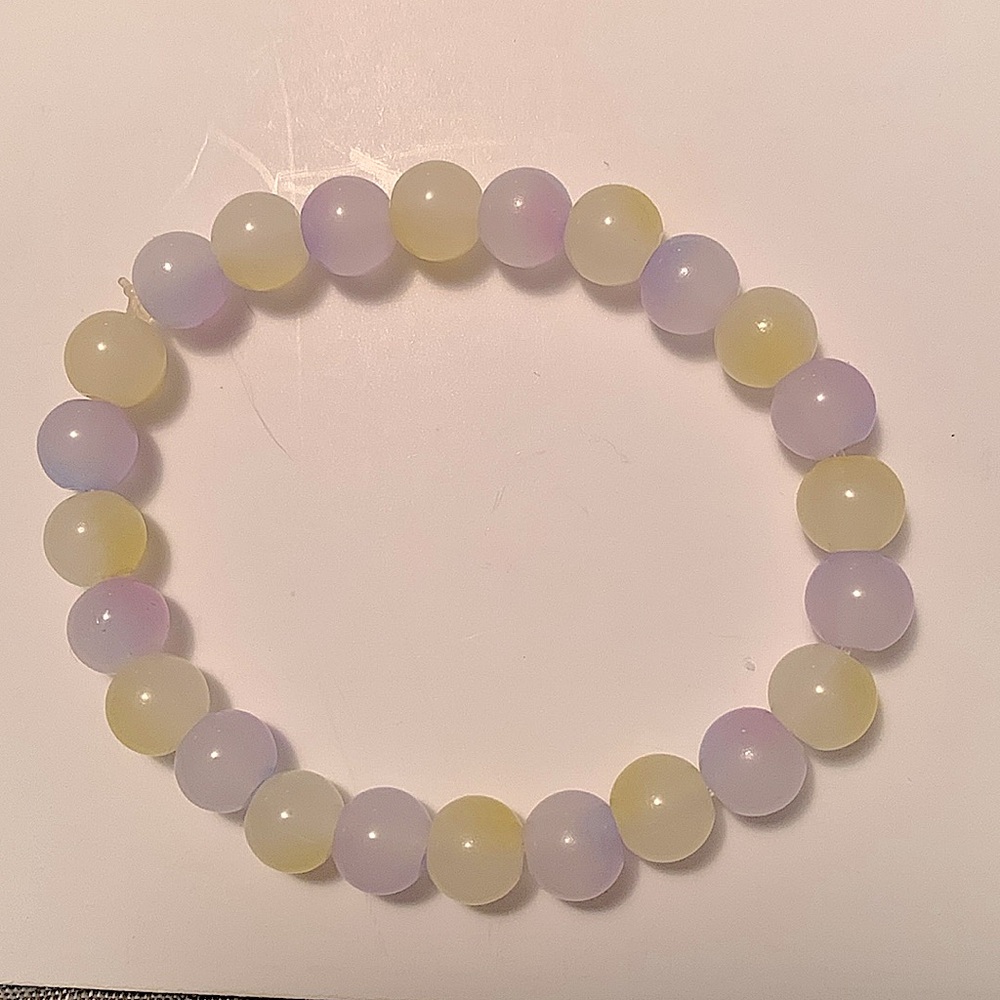 A pastel purple and yellow handmade beaded bracelet 💜💛